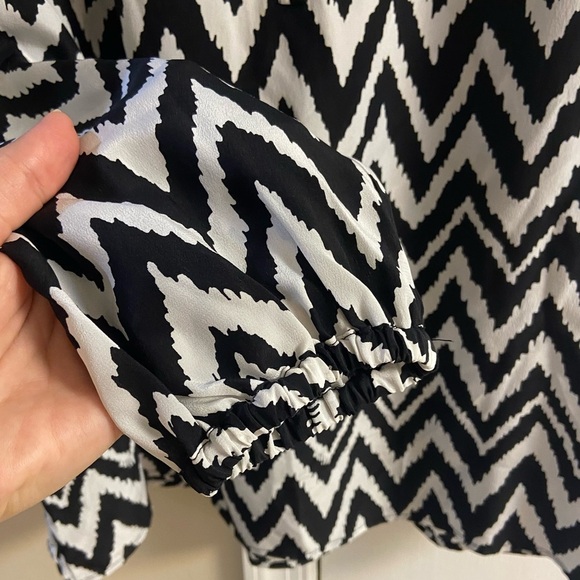 Lilly Pulitzer Elsa chevron black silk blouse pop over Small - Picture 7 of 9